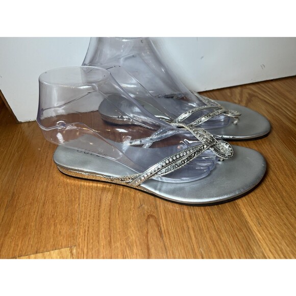 Guess Sandals Womens Size 8 Silver Rhinestone Thong Flip Flop Snake Embossed - Picture 3 of 7